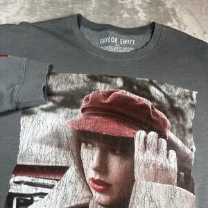 Taylor Swift Women XL Adult Sweatshirt Grey Red Taylors Version Graphic Crewneck